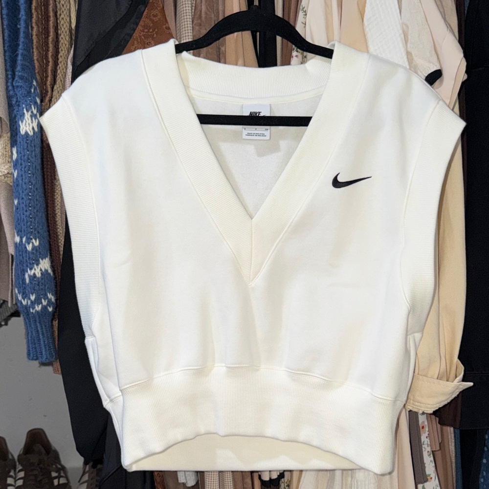 Nike White V-Neck Sleeveless Cropped Sweatshirt Vest